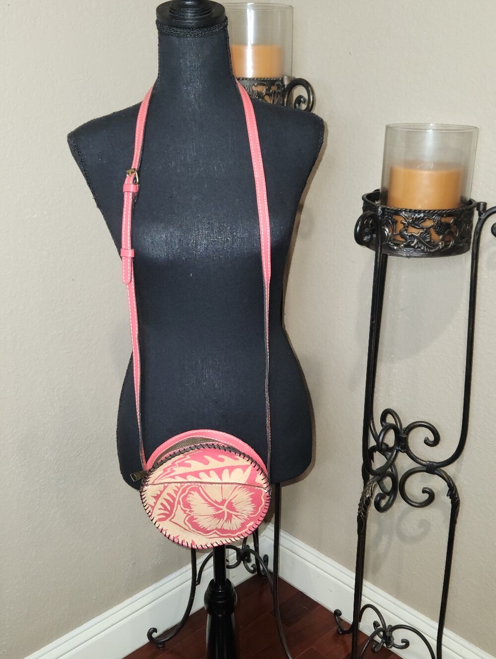 Patricia Nash Scafati Canteen Carved Cuban Pink And Tan Floral Round Crossbody